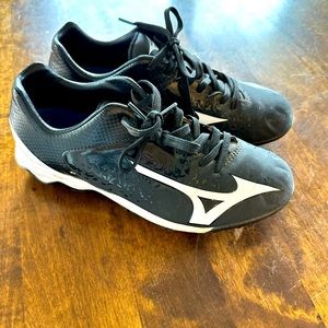 Women’s size 7 softball cleats